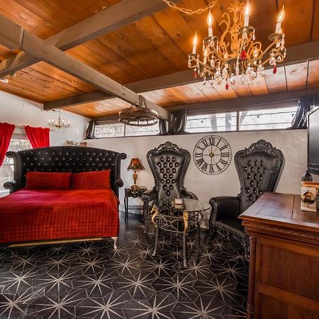 Cliff House Lodge And Hot Tub Cottages Моррисон Экстерьер фото