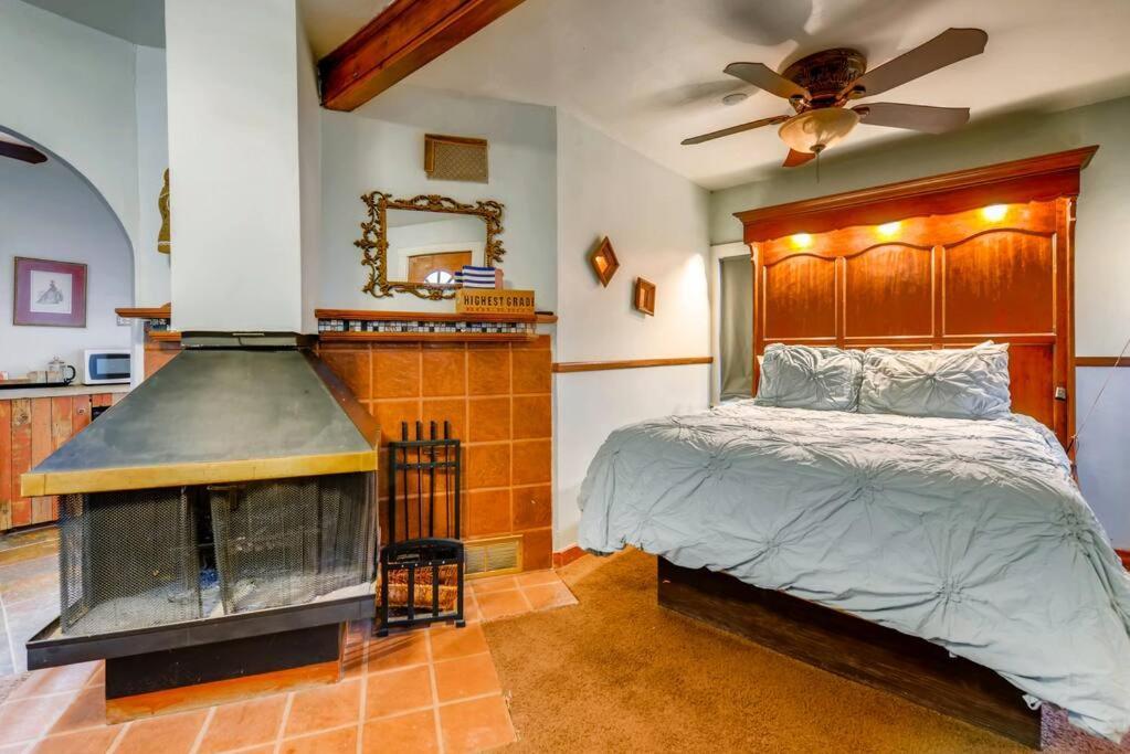 Cliff House Lodge And Hot Tub Cottages Моррисон Экстерьер фото