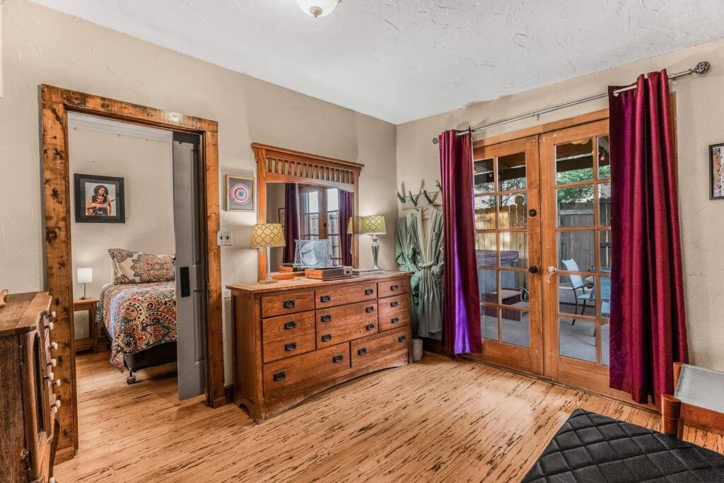 Cliff House Lodge And Hot Tub Cottages Моррисон Экстерьер фото