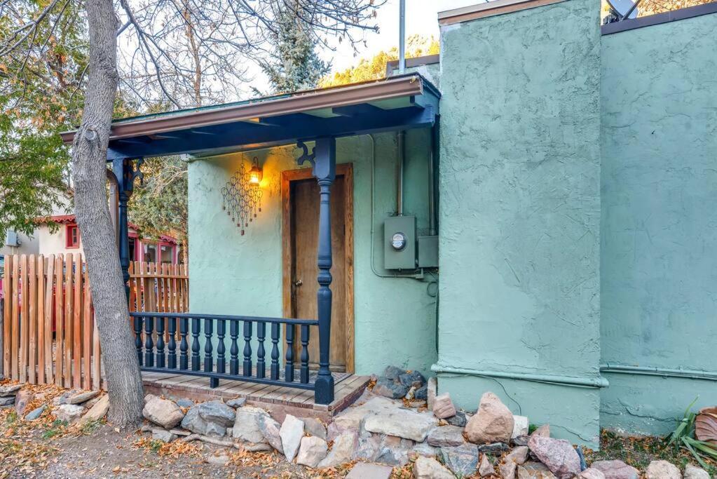 Cliff House Lodge And Hot Tub Cottages Моррисон Экстерьер фото