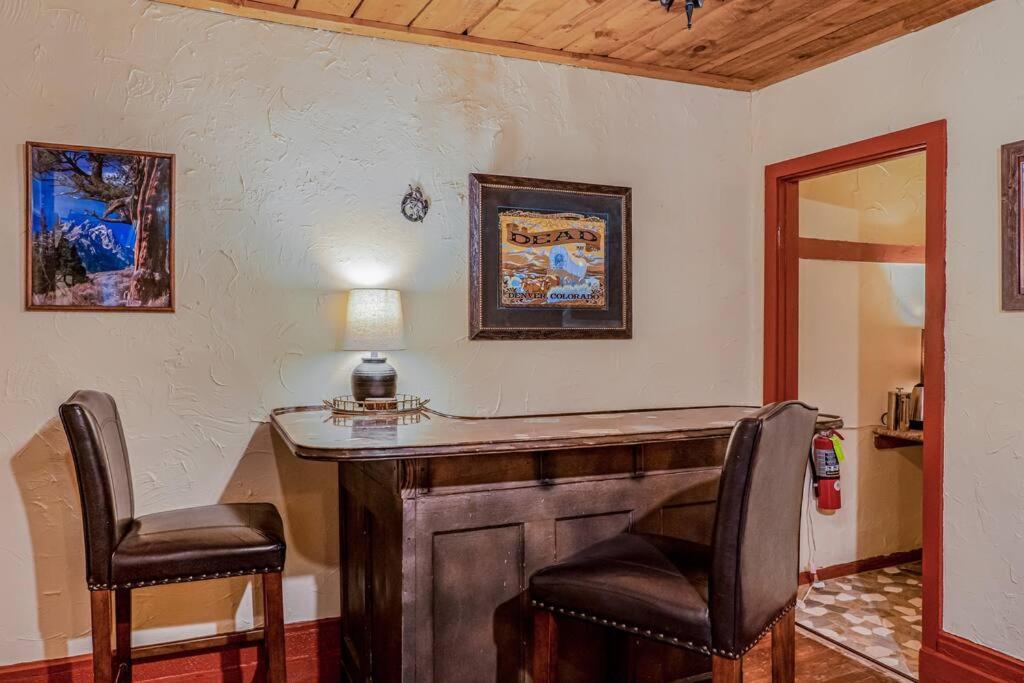 Cliff House Lodge And Hot Tub Cottages Моррисон Экстерьер фото