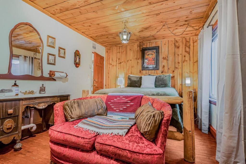Cliff House Lodge And Hot Tub Cottages Моррисон Экстерьер фото