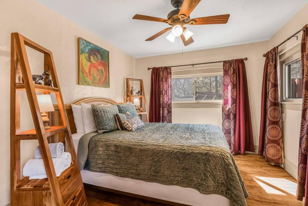 Cliff House Lodge And Hot Tub Cottages Моррисон Экстерьер фото