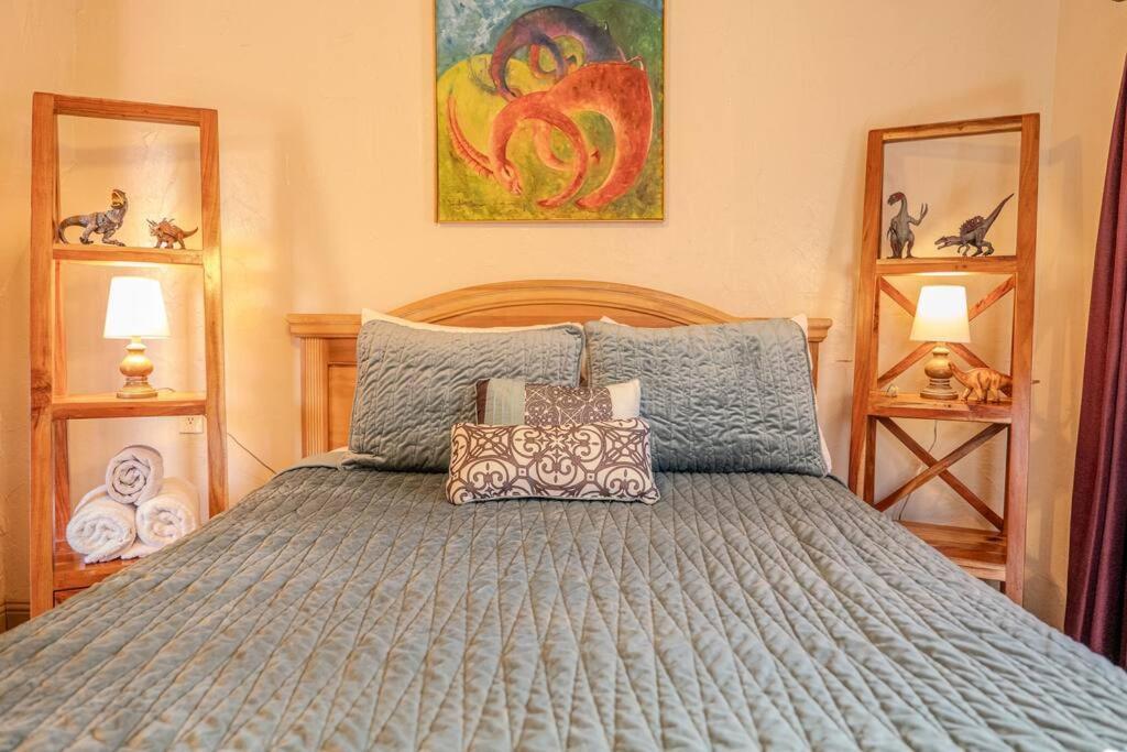 Cliff House Lodge And Hot Tub Cottages Моррисон Экстерьер фото
