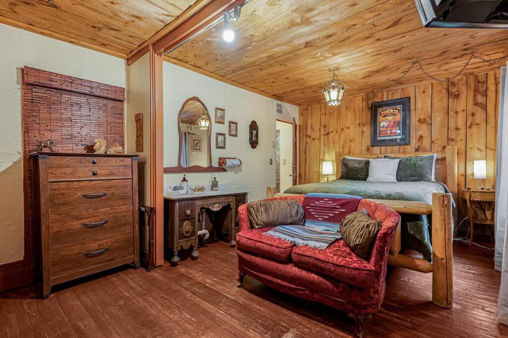 Cliff House Lodge And Hot Tub Cottages Моррисон Экстерьер фото