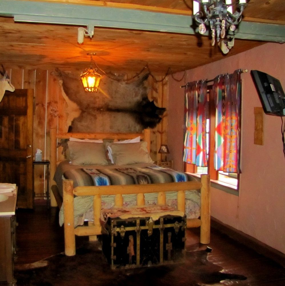 Cliff House Lodge And Hot Tub Cottages Моррисон Экстерьер фото