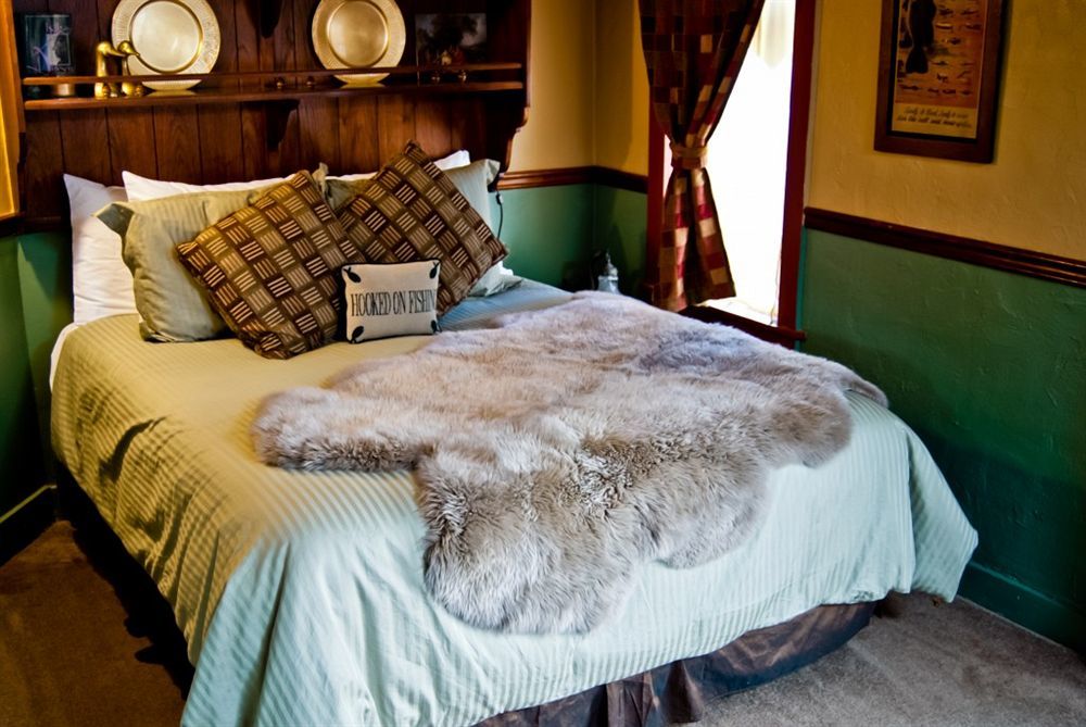 Cliff House Lodge And Hot Tub Cottages Моррисон Экстерьер фото