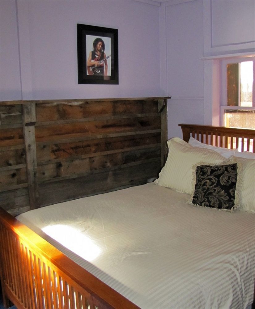 Cliff House Lodge And Hot Tub Cottages Моррисон Экстерьер фото