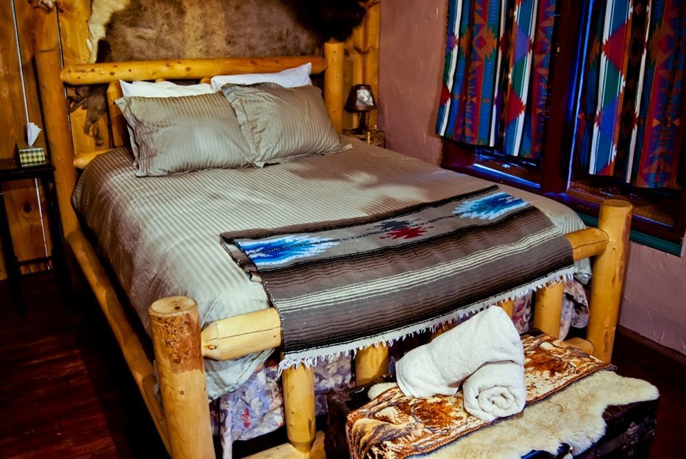 Cliff House Lodge And Hot Tub Cottages Моррисон Экстерьер фото