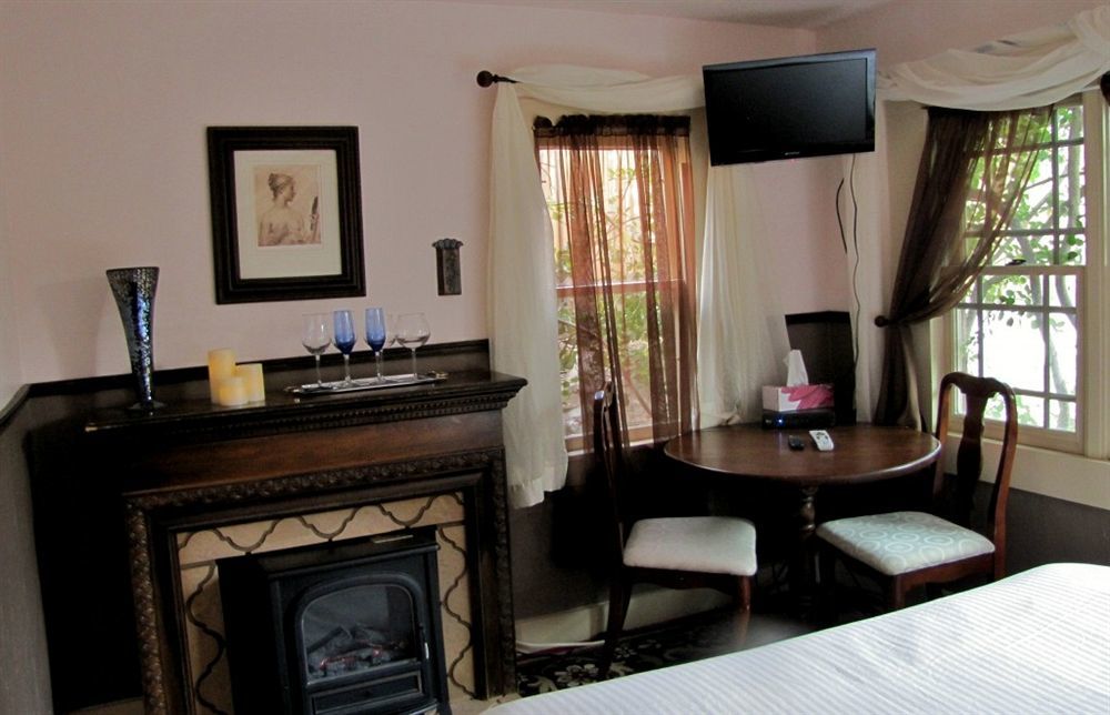Cliff House Lodge And Hot Tub Cottages Моррисон Экстерьер фото
